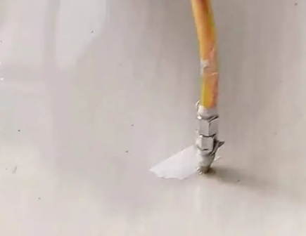 竞秀瓷砖空鼓维修公司专业解答在瓷砖铺贴过程中，如果使用的砂料过粗（如全部使用了粗砂），可能会导致以下问题